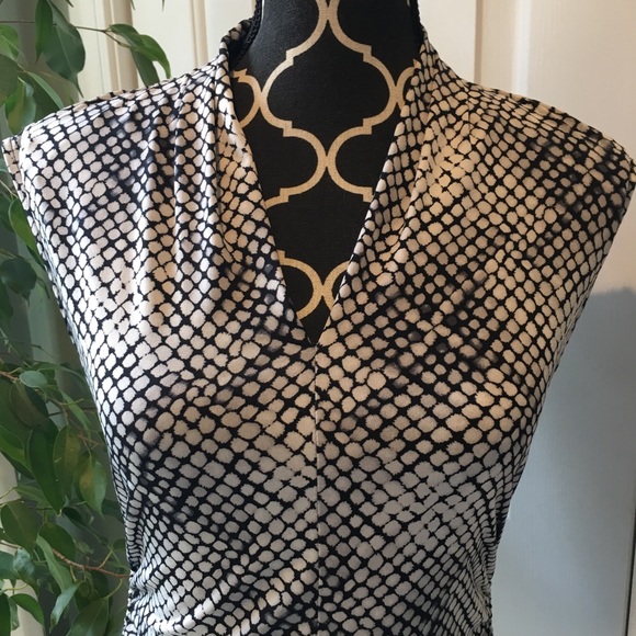 Vince Cumuto sleeveless top - Picture 2 of 7